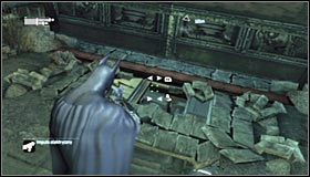 Po zakończonej bitwie podejdź do trzeciej bramy i załącz tryb detektywa - Śledź zabójcę używając urządzenia namierzającego, by znaleźć Ras al Ghula | Główny wątek - Batman: Arkham City - poradnik do gry