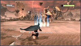 Kluczem do wygrania tej części bitwy jest korzystanie z impulsu elektrycznego, przy czym nie musisz ręcznie celować w bossa, a możesz korzystać z gotowej szybkiej kombinacji prawy przycisk myszy + środkowy przycisk myszy (lewy trigger + B na padzie) - Pokonaj Ras al Ghula | Główny wątek Batman Arkham City - Batman: Arkham City - poradnik do gry