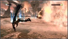 Taktyka pokonania bossa jest taka sama jak w drugiej fazie bitwy, a więc musisz korzystać z impulsu elektrycznego (kombinacja prawy przycisk myszy + środkowy przycisk myszy lub lewy trigger + B na padzie), oddając strzały w takich momentach, by impulsy przelatywały przez dziury w murze #1 - Pokonaj Ras al Ghula | Główny wątek Batman Arkham City - Batman: Arkham City - poradnik do gry