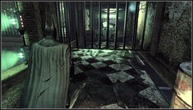 Przejdź do kolejnego pomieszczenia i zwróć uwagę na więzioną na platformie kobietę #1 - Szarada Enigmy (4) | Misje poboczne w Batman Arkham City - Batman: Arkham City - poradnik do gry