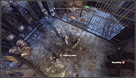 Po znalezieniu się na dachu klatki podejdź do jednego z interaktywnych włazów technicznych #1 i wciśnij SPACJĘ (lub przycisk A na padzie) żeby go otworzyć - Zdobądź sprzęt z kryjówki Kobiety-Kota | Misje Kobiety-Kota w Batman Arkham City - Batman: Arkham City - poradnik do gry