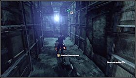 Kolejny wartownik patroluje środkową część pomieszczenia #1 - Wykradnij karty dostępu trzem strażnikom TYGERA tak, żeby nikt cię nie zobaczył ani nie usłyszał | Misje Kobiety-Kota - Batman: Arkham City - poradnik do gry