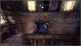 Istotne jest to żeby od pierwszej płyty odbić się w miarę możliwości w jej górnej części, dzięki czemu łatwiej będzie Ci dotrzeć do kolejnej - Park Row - Trofea Batmana (16-23) | Zagadki w Batman Arkham City - Batman: Arkham City - poradnik do gry