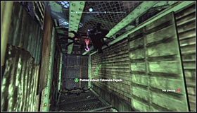 Powinieneś znaleźć się na górnym balkoniku #1 i tu ponownie należy wcisnąć klawisz F (lub przycisk RB) - Park Row - Trofea Kobiety-Kota | Zagadki w Batman Arkham City - Batman: Arkham City - poradnik do gry