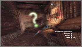 Od razu po trafieniu w prawy pytajnik wykonaj szybki rzut zwykłym batarangiem, czyli wciśnij dwukrotnie klawisz 1 (lub na bardzo krótką chwilę lewy trigger na padzie) - Dzielnica przemysłowa - Trofea Batmana (01-07) | Zagadki w Batman Arkham City - Batman: Arkham City - poradnik do gry