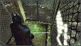 Przeleć na zachód, puszczając SPACJĘ (lub przycisk A na padzie) dopiero w momencie gdy znajdziesz się nad płytą naciskową #1 - Dzielnica przemysłowa - Trofea Batmana (23-30) | Zagadki w Batman Arkham City - Batman: Arkham City - poradnik do gry