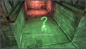 Zejdź na peron (niższy poziom stacji) i rozejrzyj się za szybami wbudowanymi w posadzkę #1 - Metro - Trofea Batmana (08-15) | Zagadki w Batman Arkham City - Batman: Arkham City - poradnik do gry