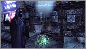 Dokonaj przybliżenia obrazu na środkowym pytajniku (klawisz Z lub wciśnięcie prawej gałki analogowej na padzie) #1 i dopiero wtedy zdecyduj się na detonację (środkowy przycisk myszy lub przycisk RB na padzie) - Zaułki - Trofea Batmana (01-07) | Zagadki w Batman Arkham City - Batman: Arkham City - poradnik do gry