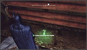 Wybierz z inwentarza wyrzutnię lin i wyceluj w drewnianą ścianę - Zaułki - Trofea Batmana (08-16) | Zagadki w Batman Arkham City - Batman: Arkham City - poradnik do gry