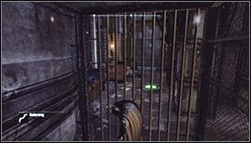 Wybierz teraz z inwentarza batarang i rzuć nim w lewy pytajnik #1 - Zaułki - Trofea Batmana (17-23) | Zagadki w Batman Arkham City - Batman: Arkham City - poradnik do gry