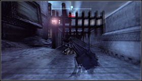 Ustaw się na płycie naciskowej zlokalizowanej na zachód od miejsca ukrycia trofeum #1 - Zaułki - Trofea Batmana (24-39) | Zagadki w Batman Arkham City - Batman: Arkham City - poradnik do gry