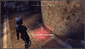 Przeskocz na balkonik wysunięty najbardziej na południe, łapiąc się balustrady #1 - Zaułki - Kamery TYGERA, Trofea Kobiety-Kota | Zagadki w Batman Arkham City - Batman: Arkham City - poradnik do gry