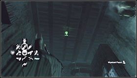 Obejrzyj dokładnie zachodnią ścianę, a powinieneś zauważyć nad sobą otwór, którego można się złapać z pomocą pazura #1 - Cudowne Miasto - Trofea Batmana (01-07) | Zagadki w Batman Arkham City - Batman: Arkham City - poradnik do gry