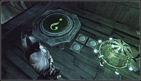 Rozejrzyj się na północ od miejsca ukrycia trofeum za górną półką, której można się złapać z pomocą pazura #1 - Cudowne Miasto - Trofea Batmana (08-17) | Zagadki w Batman Arkham City - Batman: Arkham City - poradnik do gry