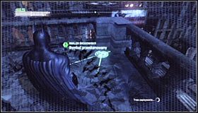 Rozejrzyj się wokół miejsca, w którym przebywał tajemniczy obserwator, a powinieneś odnaleźć wymalowany symbol #1 - Obserwator w skrzydłach | Misje poboczne w Batman Arkham City - Batman: Arkham City - poradnik do gry