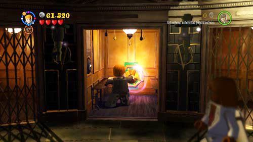 Podnosimy element i umieszczamy na ścianie windy - Mroczne czasy (2) | Opis przejścia - Rok 5 | LEGO Harry Potter Lata 5-7 - LEGO Harry Potter: Lata 5-7 - poradnik do gry