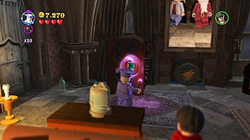 Bierzemy klucz i otwieramy szafę, następnie przeglądamy wszystkie szufladki - Miłość nie zna litości (1) | Opis przejścia - Rok 6 | LEGO Harry Potter Lata 5-7 - LEGO Harry Potter: Lata 5-7 - poradnik do gry