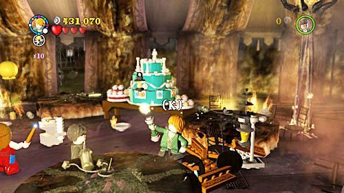 Przełączamy się na Rona, podchodzimy do świecącej się lampki i zbieramy światło - Siedmiu Harrych | Opis przejścia - Rok 7 | LEGO Harry Potter Lata 5-7 - LEGO Harry Potter: Lata 5-7 - poradnik do gry