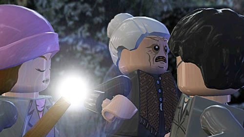 Badania przerywa nam starsza kobieta, ruszamy za nią do domu - W śmiertelnym niebezpieczeństwie | Opis przejścia - Rok 7 - LEGO Harry Potter: Lata 5-7 - poradnik do gry