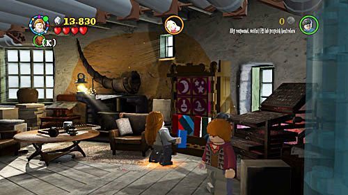 Przełączamy się na Hermionę, podchodzimy do szafy z książkami i rozwiązujemy zagadkę - Ekscentryczny pan Lovegood (2) | Opis przejścia - Rok 7 - LEGO Harry Potter: Lata 5-7 - poradnik do gry