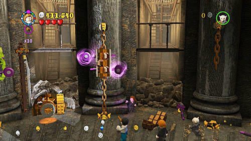 Po pozbyciu się skałek wyjmujemy rygle magią WL - Klęska złodzieja | Opis przejścia - Rok 7 | LEGO Harry Potter Lata 5-7 - LEGO Harry Potter: Lata 5-7 - poradnik do gry