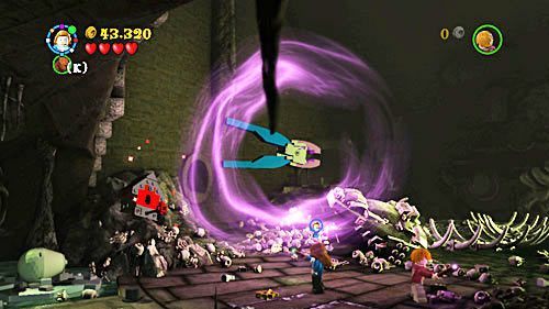 Tutaj znowu otrzymamy różową platformę, a Hermiona zdobędzie ogromne obcęgi - Paląc mosty (2) | Opis przejścia - Rok 7 | LEGO Harry Potter Lata 5-7 - LEGO Harry Potter: Lata 5-7 - poradnik do gry