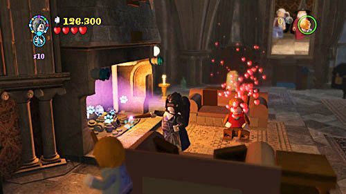 W kominku, po zgaszeniu płomieniu znajdziemy szton Ginny Weasley - Miłość nie zna litości | Znajdźki - Rok 6 | LEGO Harry Potter Lata 5-7 - LEGO Harry Potter: Lata 5-7 - poradnik do gry