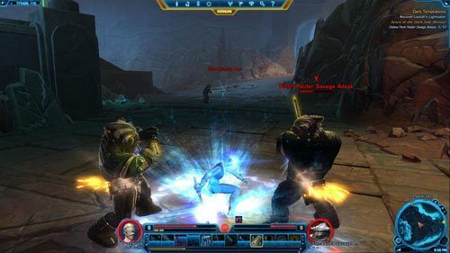 W [6] stoją: Flesh Raider Savage Adept oraz przywódca - Flesh Raider Bladewielder [+], który potrafi odpychać - (L07) Dark Temptations | Jedi Knight | Star Wars The Old Republic - Star Wars: The Old Republic - poradnik do gry