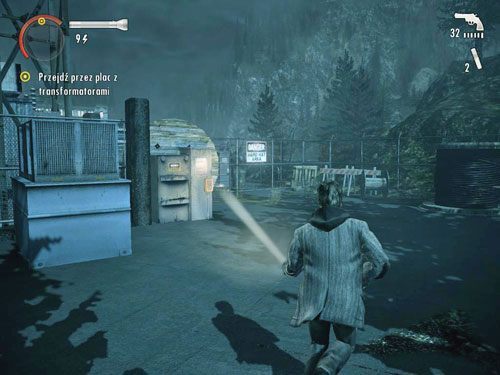 Wyjdź z magazynu i skieruj się polną ścieżką do dalszej części etapu - Alan Wake: Elektrownia Bright Falls (1) | Odcinek 5- Pstrykacz | Solucja - Alan Wake - poradnik do gry