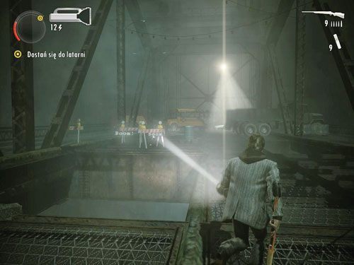 Przejdź po balach dalej, aż dotrzesz na ogromy czerwony i oświetlony most - Alan Wake: Odcinek specjalny 2- Pisarz (2) | Odcinki specjalne | Solucja - Alan Wake - poradnik do gry