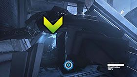 Gdy wywarzysz już drzwi, za kolumnami tarasu zobaczysz uzbrojonego bota, którego należy szybko zhakować [E] i poczekać aż odleci - Rozdział 1- Wakeup Call | Kampania w Syndicate - Syndicate - singleplayer - poradnik do gry