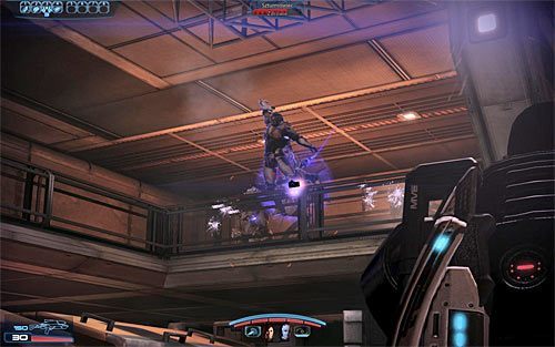 Gra zasugeruje w tym miejscu skorzystanie z jednej z mocy Liary o nazwie Osobliwość i warto się na to zdecydować (o ile sam nie grasz biotykiem i nie dysponujesz identyczną zdolnością) [150 PD], bo wrogowie mogą się dzięki niej stawiać łatwymi celami - Mass Effect 3: Priorytet, Mars - solucja, opis przejścia - Mass Effect 3 - poradnik do gry