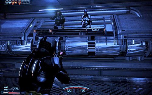 Po zakończonych walkach odszukaj rampę prowadzący na lewy górny poziom i następnie zlokalizuj drzwi, które należy otworzyć z pomocą omni-klucza - Mass Effect 3: Priorytet, Pancernik gethów - solucja, opis przejścia - Mass Effect 3 - poradnik do gry