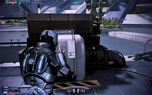 Wybierz wąski korytarz prowadzący do kolejnego pomieszczenia, a po dotarciu na miejsce aktywuj konsolę - Mass Effect 3: Priorytet, Horyzont - solucja, opis przejścia - Mass Effect 3 - poradnik do gry
