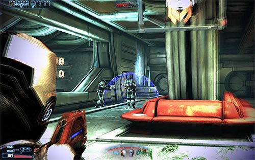 Zignoruj scenkę widoczną za szybą, bo nie możesz jej zniszczyć i tym samym pomóc złapanemu adeptowi - Mass Effect 3: Akademia Grissoma - Awaryjna ewakuacja - solucja - Mass Effect 3 - poradnik do gry