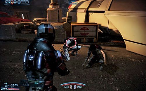Uzupełnij zapasy amunicji (nieopodal znajduje się co najmniej jeden składzik broni) i ruszaj w stronę drugiej oznaczonej przez grę grupy cywili - Mass Effect 3: N7 - Porwania Cerberusa - solucja, opis przejścia - Mass Effect 3 - poradnik do gry