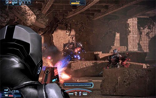 Wybierz jedyną możliwą ścieżkę, odnajdując po drodze zestaw medyczny [100 PD] i ulepszenie broni [Wydłużona lufa II (karabin snajperski)] - Mass Effect 3: Tuchanka, Pluton turian - solucja, opis przejścia - Mass Effect 3 - poradnik do gry