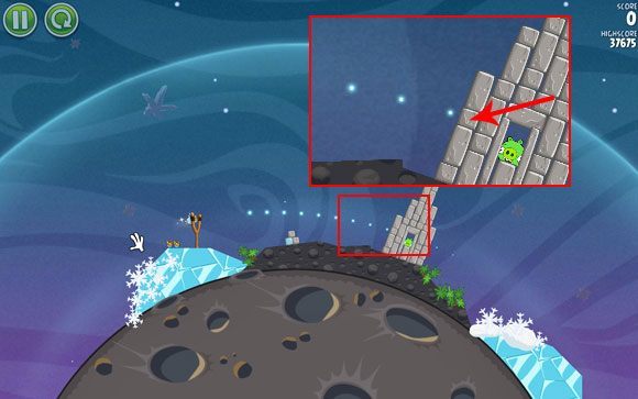 Wyceluj pierwszego ptaka w oznaczony na powyższym obrazku mniejszy klocek - Level 2 - 4 | Cold Cuts | Angry Birds Space - Angry Birds Space - poradnik do gry