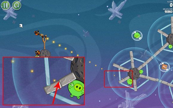 Pierwszego ptaka wystrzel w stronę najbliższej planetki - ustaw tor lotu tak, aby kropki przechodziły przez linię łączącą zaznaczone na przybliżeniu klocki - Level 2 - 29 | Cold Cuts | Angry Birds Space - Angry Birds Space - poradnik do gry