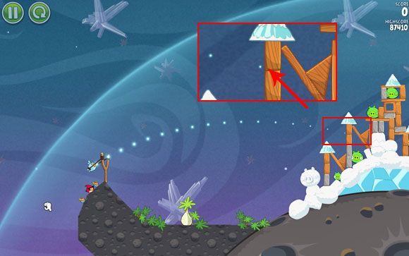 Wyceluj pierwszego ptaka pomiędzy dwoma zaznaczonymi na przybliżeniu deskami - Level 2 - 7 | Cold Cuts | Angry Birds Space - Angry Birds Space - poradnik do gry