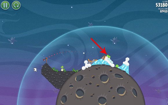 Ostatni ptak może sprawić Ci trochę problemów, gdyż brakuje jakiegoś dobrego punktu odniesienia wspomagającego wycelowanie - Level 2 - 7 | Cold Cuts | Angry Birds Space - Angry Birds Space - poradnik do gry