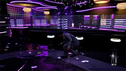 Uważaj na nowych bandytów, którzy po pewnym czasie zaczną pojawiać się w oddali, nadbiegając od lewej strony - Eksploracja pierwszej części klubu nocnego | Rozdział II | Solucja Max Payne 3 - Max Payne 3 - poradnik do gry