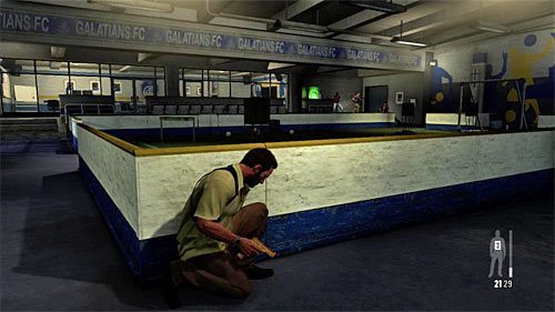 Drugi wariant zachowania to pozostawanie w ukryciu - Ucieczka w bezpieczne miejsce | Rozdział III | Solucja Max Payne 3 - Max Payne 3 - poradnik do gry