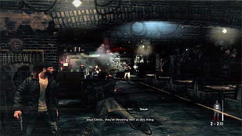 Powróć na parter i dopiero teraz skorzystaj z jedynego dostępnego przejścia do kolejnego obszaru - Wydostanie się z baru | Rozdział IV | Solucja Max Payne 3 - Max Payne 3 - poradnik do gry