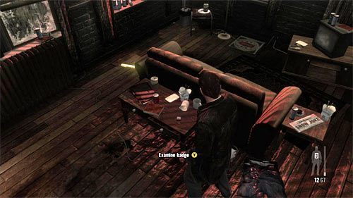 SEKRET 4 [Ślad 1/3 - Odznaka Maxa]: Sekret odnajdziesz na stoliku w mieszkaniu Maxa - Ślady i złote bronie - Rozdział IV | Sekrety w Max Payne 3 - Max Payne 3 - poradnik do gry