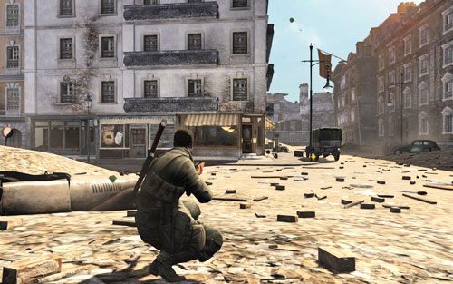 Wewnątrz kawiarni siedzi jeszcze dwóch Niemców - możesz ich zabić przy pomocy tylko jednego pocisku - Misja 1 - Konwój Schoneberga (2) | Opis przejścia Sniper Elite V2 - Sniper Elite V2 - poradnik do gry