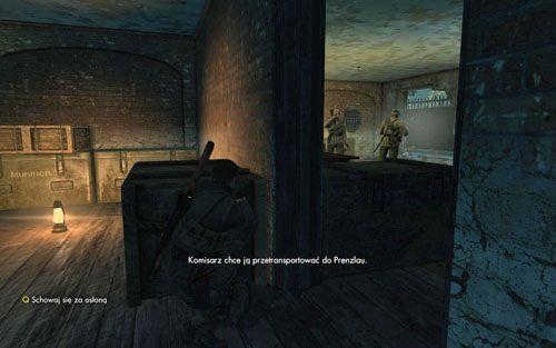 Wychyl się lekko zza bramy i po kolei likwiduj wrogie jednostki - Misja 3 - Muzeum Kaiser-Friedrich (1) | Opis przejścia Sniper Elite V2 - Sniper Elite V2 - poradnik do gry