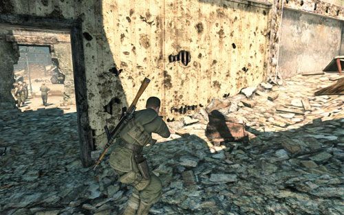 Będąc po drugiej stronie zejdź po schodach na dół - uważaj, gdyż będziesz mijał patrol - Misja 3 - Muzeum Kaiser-Friedrich (2) | Opis przejścia Sniper Elite V2 - Sniper Elite V2 - poradnik do gry