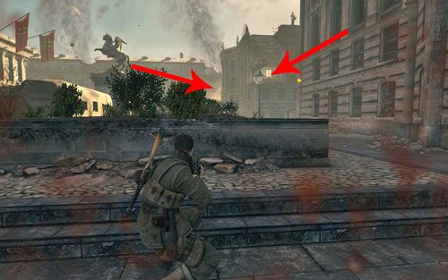 Nim przejdziesz do punktu obserwacyjnego natrafisz jeszcze na dwóch snajperów oznaczonych na powyższym obrazku - Misja 4 - Opernplatz (2) | Opis przejścia Sniper Elite V2 - Sniper Elite V2 - poradnik do gry