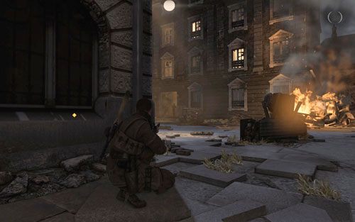 Podejdź do rogu budynku - zauważysz jak z drugiego wychodzi żołnierz - Misja 5 - Kościół św. Olibartusa (1) | Opis przejścia Sniper Elite V2 - Sniper Elite V2 - poradnik do gry